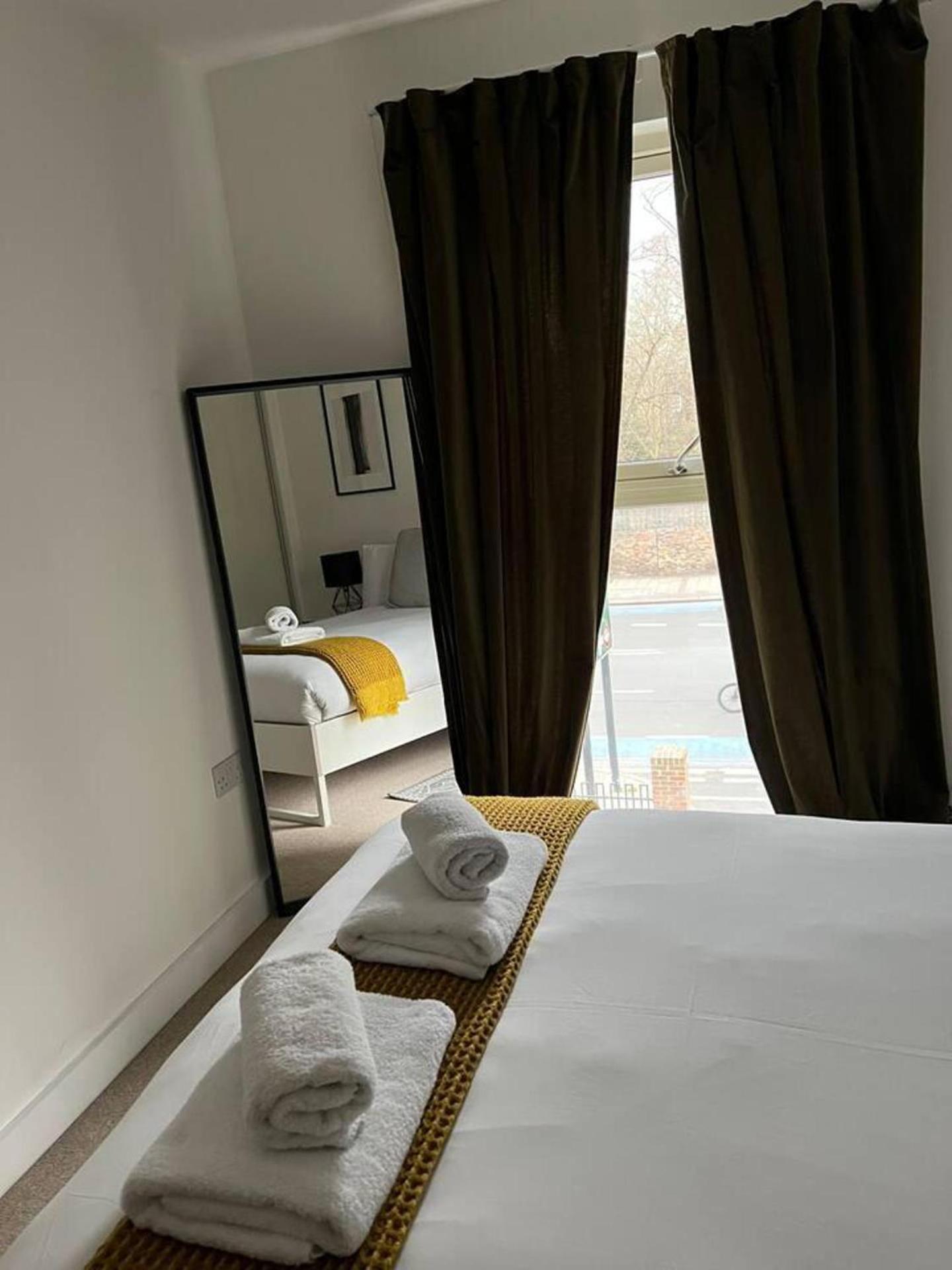 Modern 1 Bed Flat Near Station And Londra